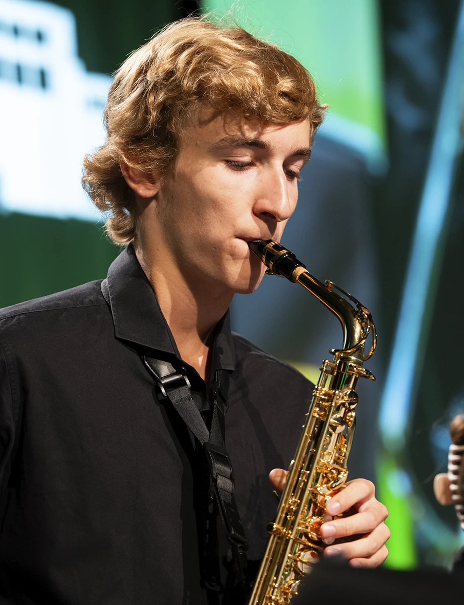 Ruben Cardell playing the saxophone